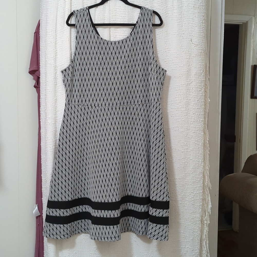 Dress white diamond check pattern